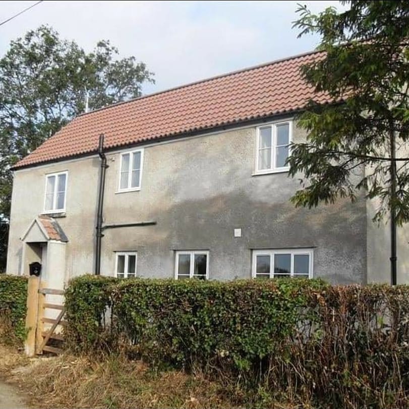🏡Charming 2 bedroom Detached Cottage available in Malmesbury🏡
Located in a Rural location in a village surrounded by open fields.

Move in before Christmas and with our Residency Scheme, you can move with No Deposit, leaving you with extra money for Christmas Gifts!