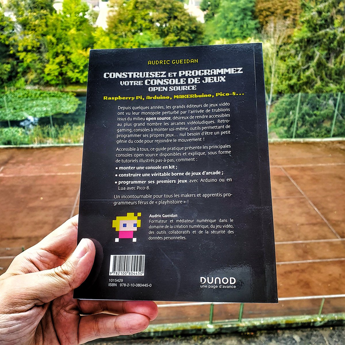 recalbox's tweet image. Un honneur et une sacrée reconnaissance pour tous les bénévoles qui bossent dans l&apos;ombre : les projets Recalbox &amp;amp; Skraper ouvrent le livre &quot;Construisez et programmez votre console de jeux open source&quot; de @audric_tkpx chez @DUNOD ! 🥳
DISPO : amzn.to/2G8FA77
♻️ À RT ! ♻️