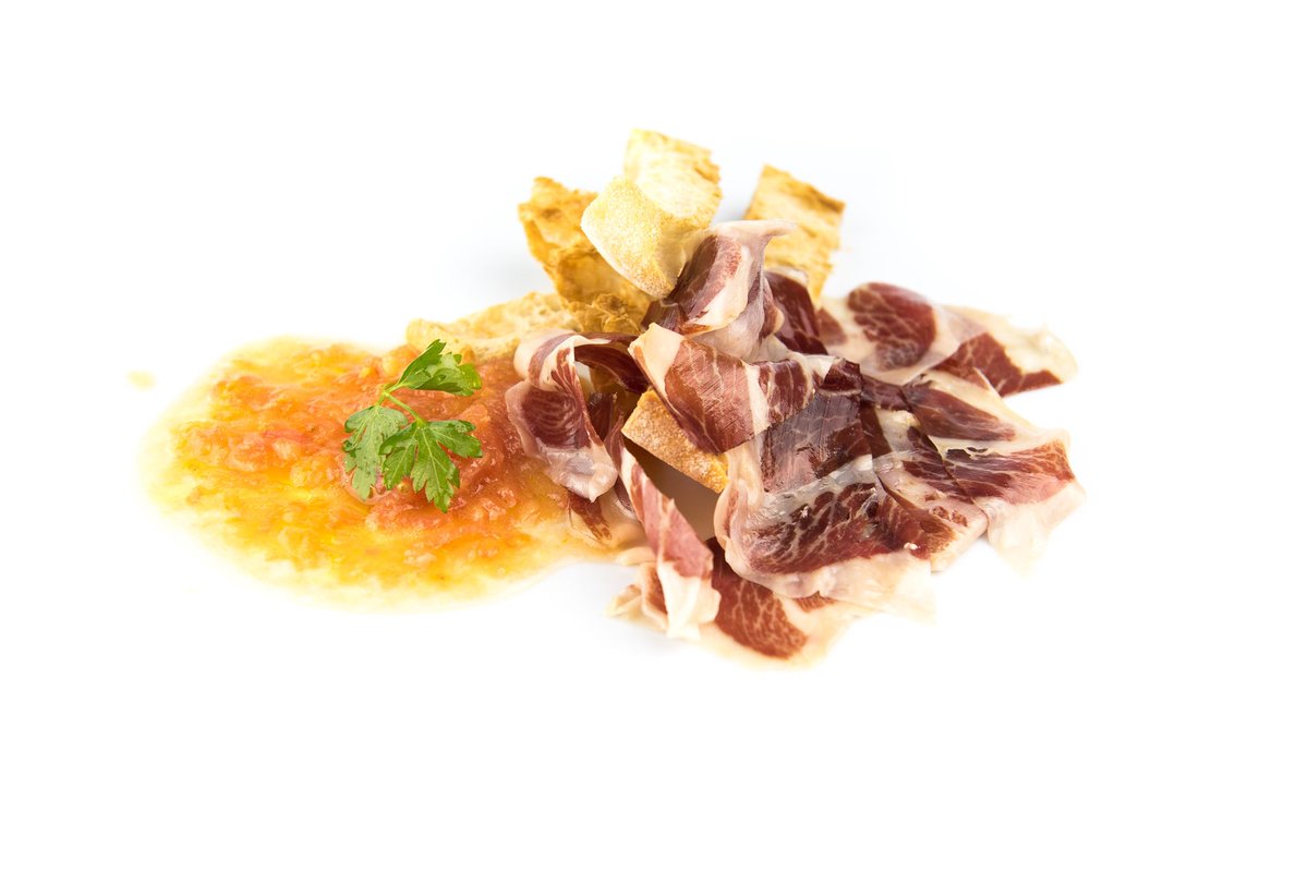 Otra manera de presentar nuestra tosta de jamón.
Porque a veces solo necesitamos ver las cosas desde otro prisma 👀 😉
•
#tostajamon #jamoniberico #pintxos #otoño #pamplona #foodie #navarramente