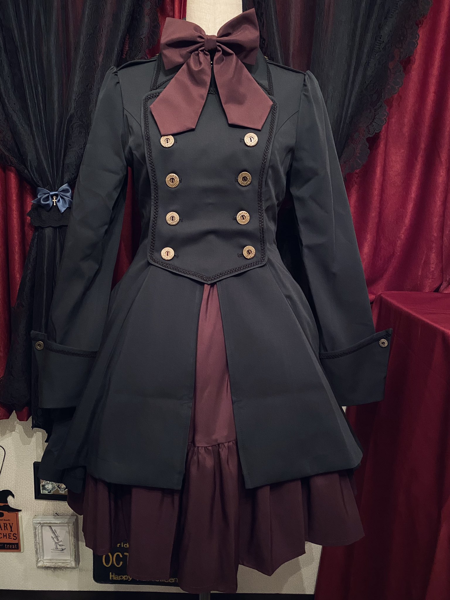 ᴴᴵᴹᴱᴷᴬ 軍服の日 軍服の日 ディーンジャケットワンピースが遂に我が家に ずっと可愛いなーと思ってたから目の前に居るのがすごく嬉しい しかしこのワンピース 偽物が出回りすぎて悲しいので 軍服ワンピースと言われているこの服は Atelier