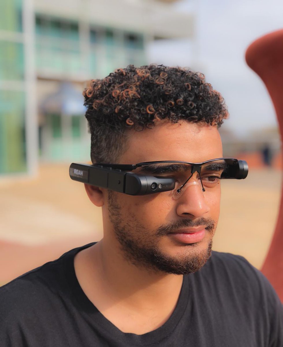 RSA_Kay_'s tweet image. #ReahC9 #ReahC9 is a device created to better the communication between deaf people and hearing people using their mobile app and their robot technology.