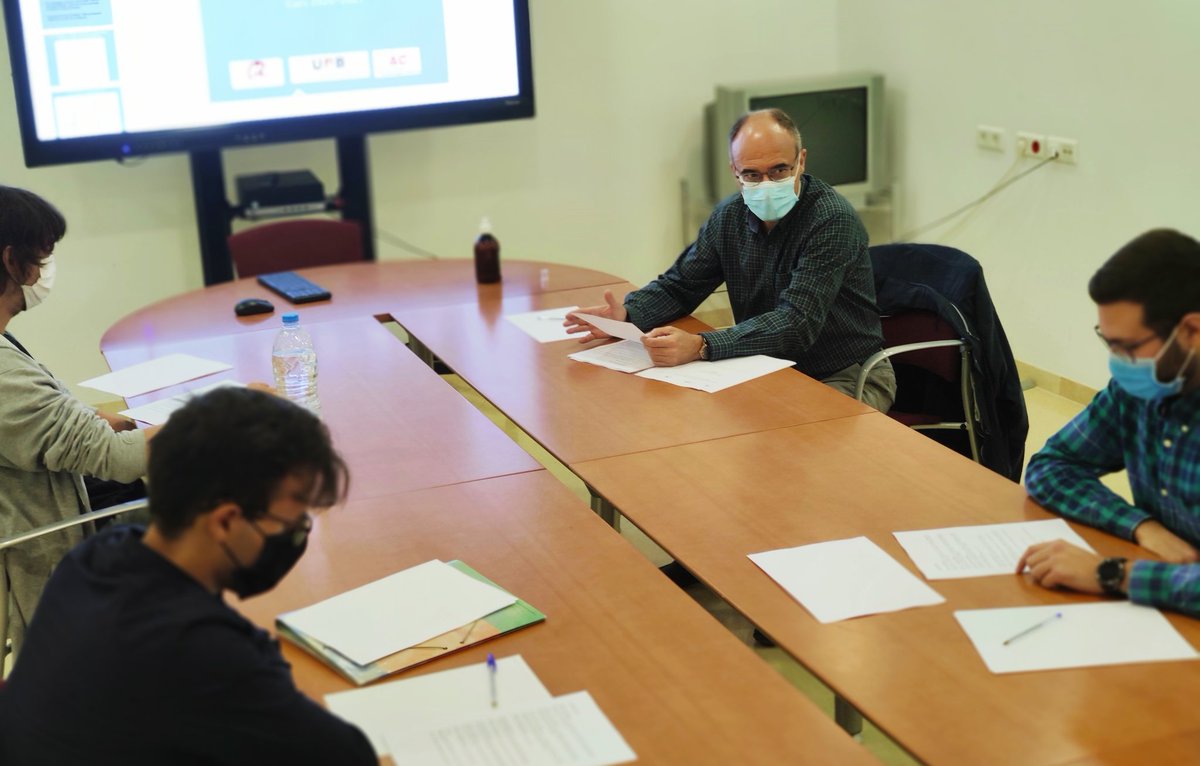 Un inici de curs excepcional x als estudiants d'#arqueologia clàssica. Les mesures x la #COVID19 han obligat a modificar les activitats de formació avançada, però hem pogut adaptar algunes sessions presencials, com la classe d'arq. del #paisatge q avui imparteix <a href="/JosepMariaPalet/">Josep Maria Palet</a>