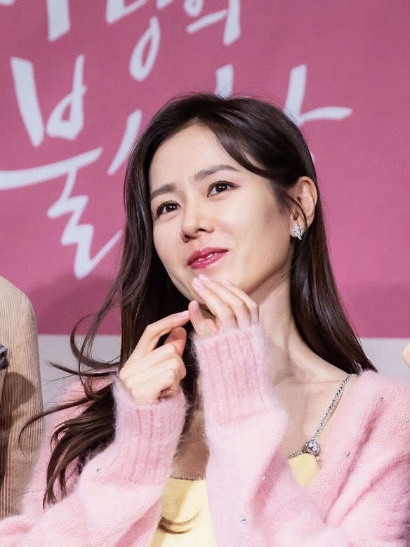 binjinbabam's tweet photo. No matter who will win later, this is the only Most Beautiful Korean Actress of my life. https://t.co/vERvBd2A2h