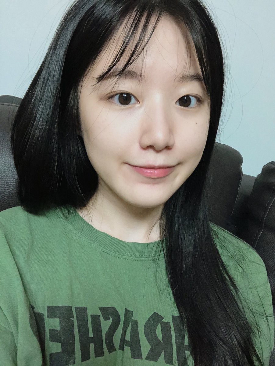 i_dleph's tweet photo. [UPDATE] 200929 @G_I_DLE Twitter Update

[#SHUHUA] ✂️😏

#여자아이들 #GIDLE
#네버랜드 #NEVERLAND https://t.co/rjHVhJ23Qt