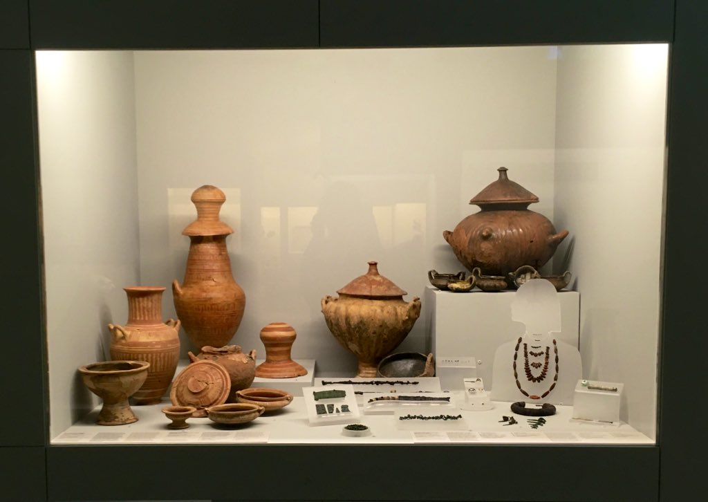 The mostra brings together some 1,400 objects from 60 Italian and international museums and institutions. It offers an extremely impressive overview of Etruscan culture chronologically and regionally