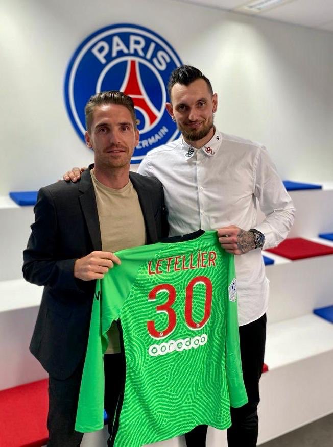 MCFootballFR's tweet photo. Paris un jour, Paris toujours. Welcome back home #AlexandreLetellier 📝 🔴🔵 #SurTousLesTerrains https://t.co/MTRh5uPAVA