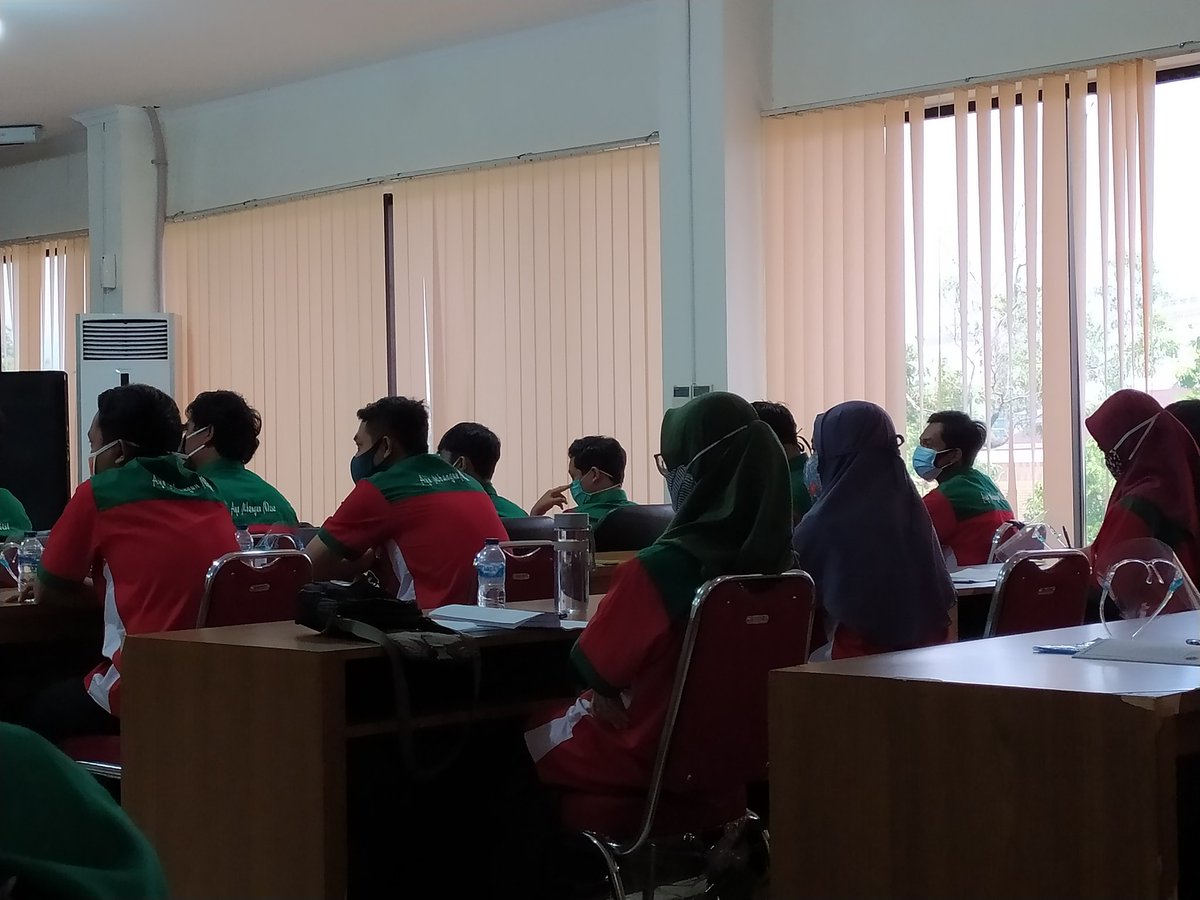 PKKP_Kebumen's tweet photo. Kegiatan pembekalan Program Pengembangan Kepedulian dan Kepeloporan Pemuda (PKKP) kabupaten Kebumen, Purworejo dan Rembang tahun 2020 di @disporaparjtg (Senin, 28 September 2020 oleh @ajibsusanto. #pkkp2020 #pkkpkebumen #pkkppurworejo #pkkprembang #semuanyaajib https://t.co/jwkOk20ZkM