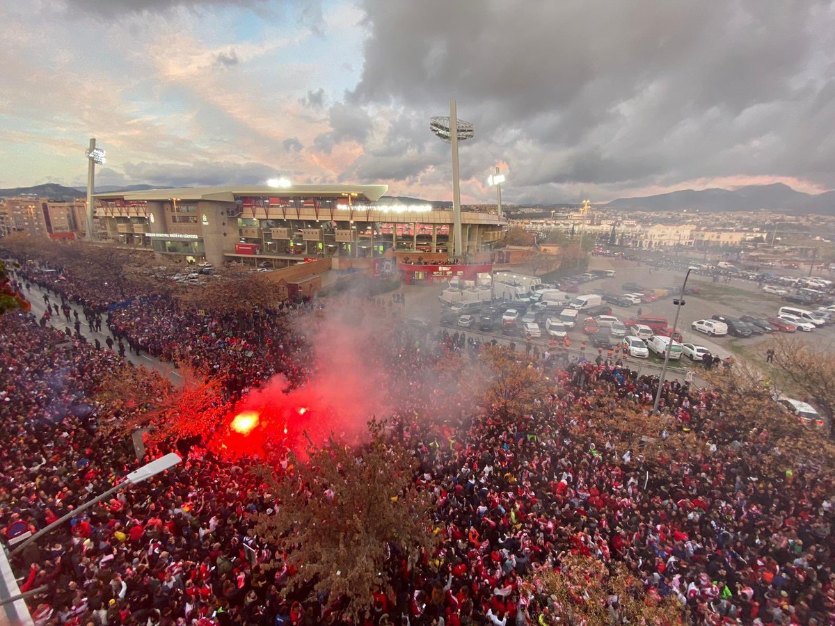 So really, enjoy that a club like Granada visit your stadium, decorate it for a UNIQUE occasion in your history.Enjoy (if you can) your Smoked salmon and Ikea, and leave football for those who really live it.