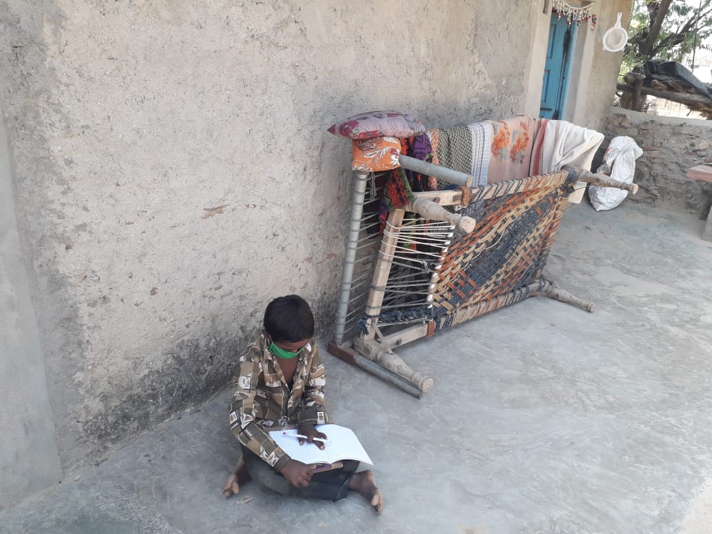 ASK_Newsfeed's tweet photo. To avoid loss of #academics of the children of the farm workers in our project area due to #section144 , it was decided that each day, one school teacher will tutor the children for a time period of 30 mins while maintaining #socialdistancing &amp; wearing a mask #Education https://t.co/sGgYJKsYxq