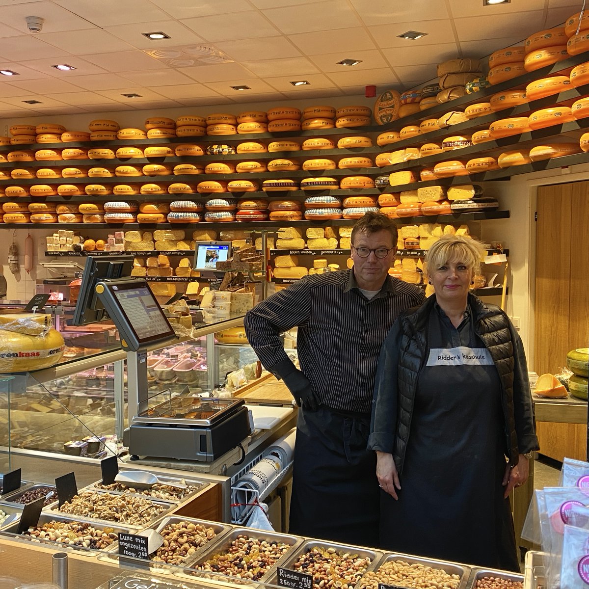 WCToolenburg's tweet photo. 🧀 RIDDERS KAASHUIS

👍 Bij Ridders Kaashuis hebben ze de lekkerste kazen. Daarnaast hebben ze vers gebrande noten, olijven, tapenades en andere lekkernijen.

🎁 Ben je op zoek naar een smaakvol cadeau, dan maken ze graag pakketten met heerlijke producten uit hun assortiment. https://t.co/i6jKv6KUsO