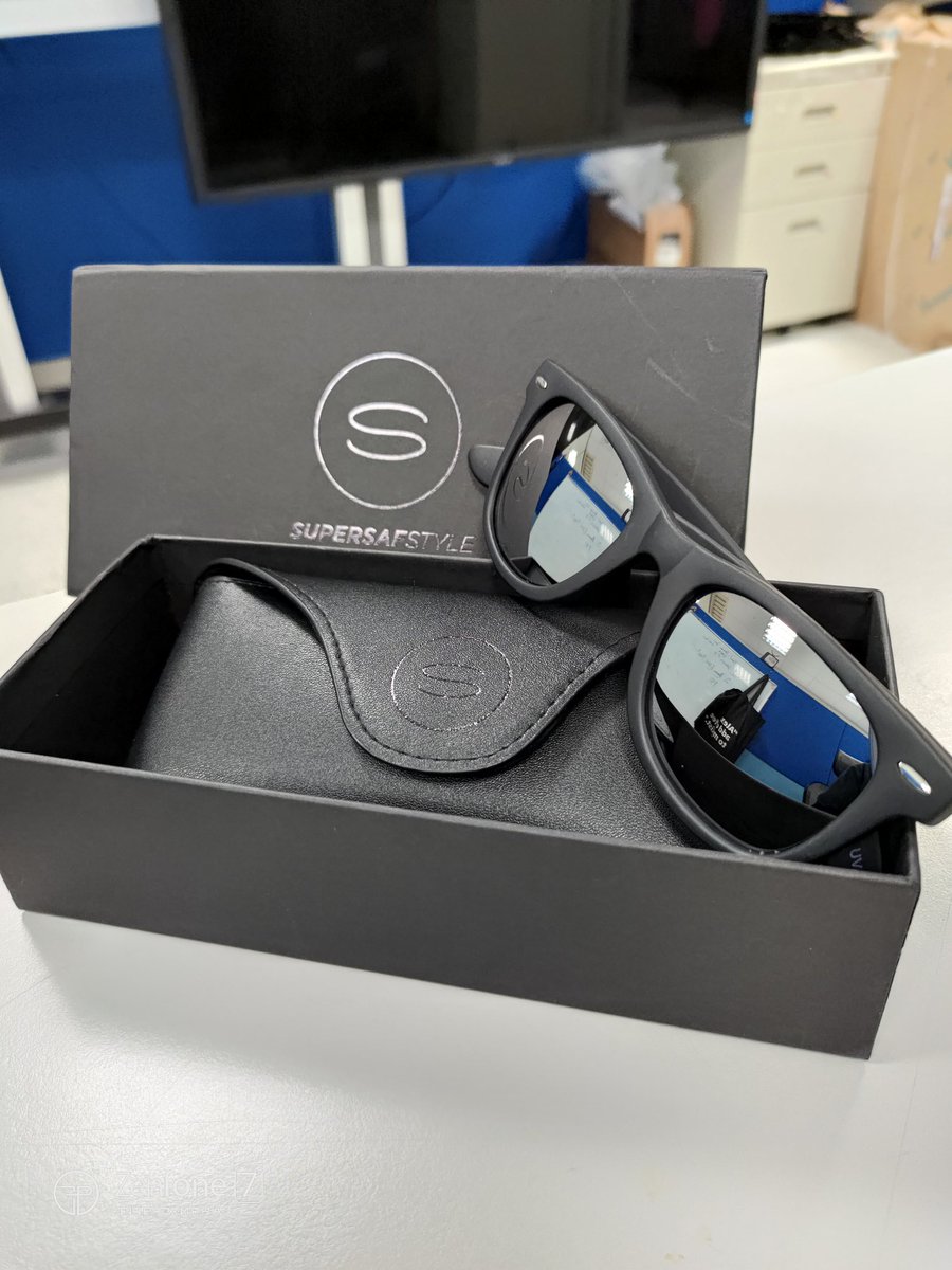 Jeff_Lee0519's tweet photo. #SuperSafStyle in the house~ Thanks to  @SuperSaf for this stylish gift. https://t.co/tLX4SPC4Cx