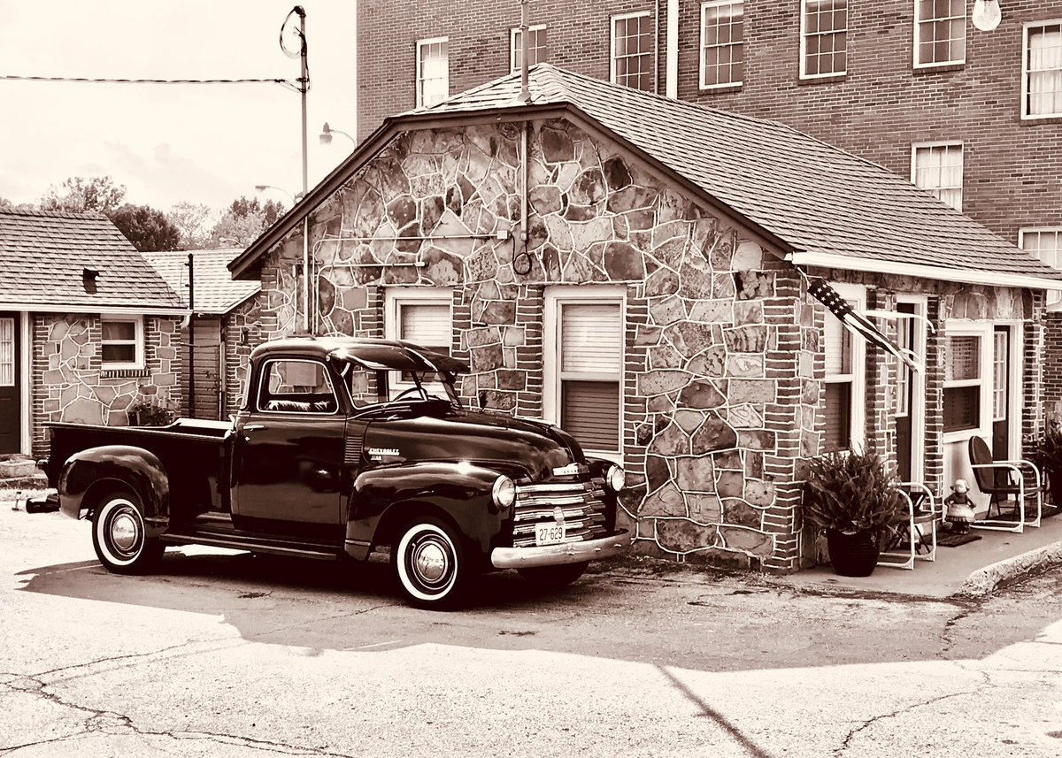 CourtMotor's tweet image. Dave came to see us in his ‘49 Chevy. What a beauty! #Route66Life
