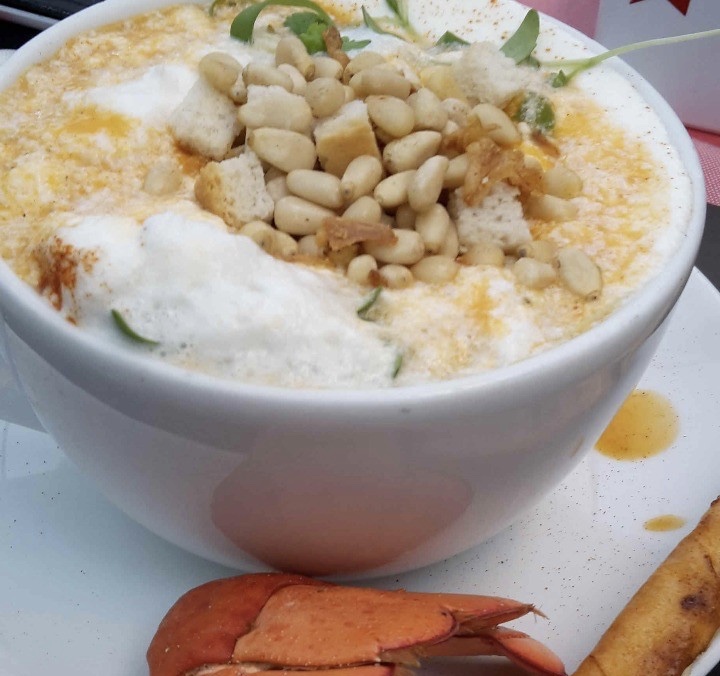 SimonFi46266768's tweet photo. Zeit für  Hummersuppe🦞mit gebackenem Krustentier-Stick! Ampulle in #Stuttgart #Ampulle https://t.co/eTpFkv3ueu