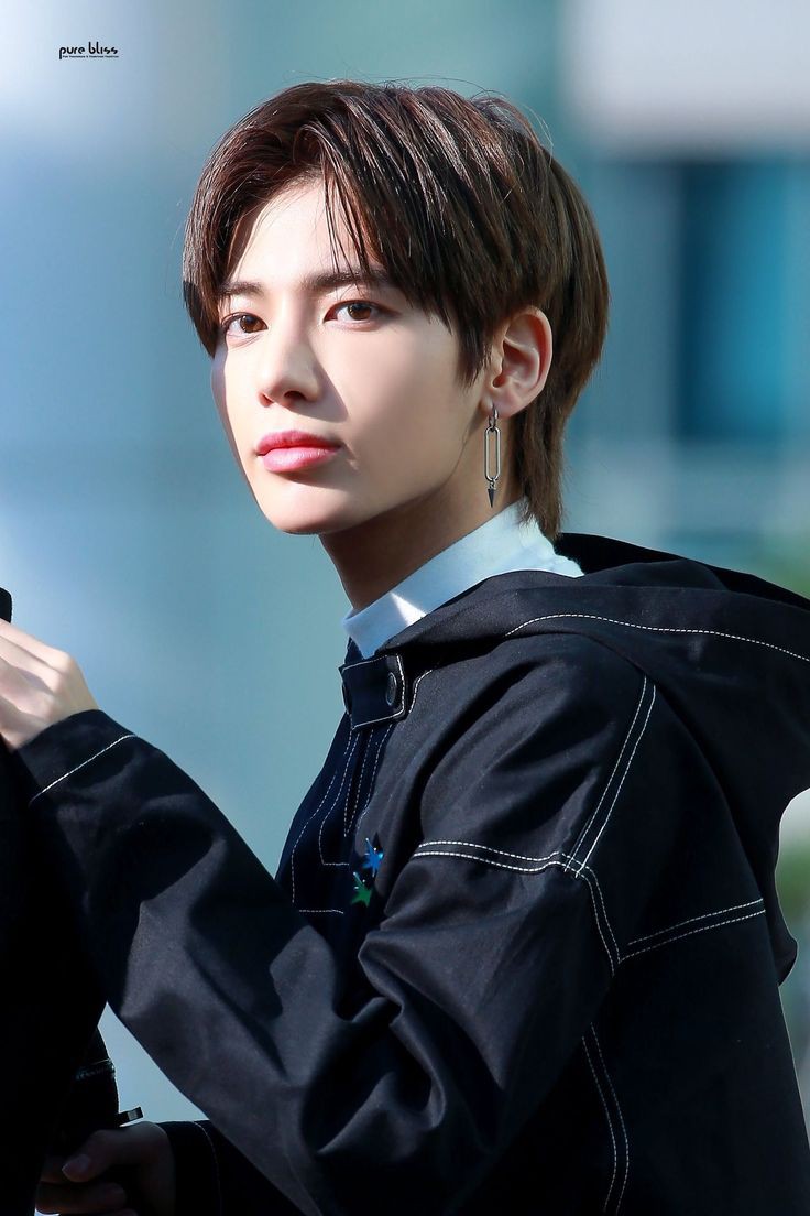 TAEHYUN as RAVENhe would be the type of character that wouldn't show much of his emotions on a normal day but when you get close to them , they're hella chaotic. secretly loves cute things and beomgyu (beast boy)