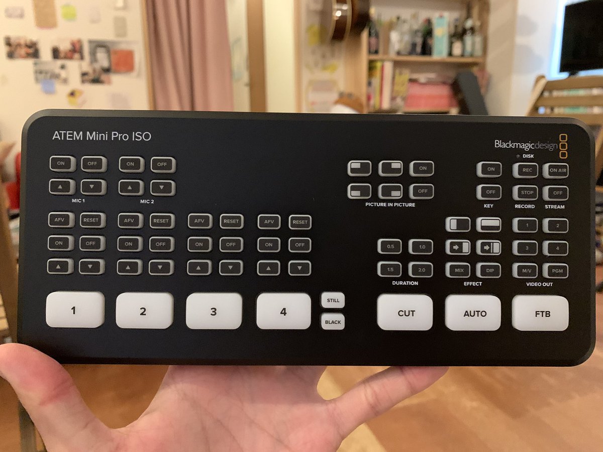 tsumusan1226's tweet image. 【ライブ配信スイッチャーきた！】

▼出来るようになること
・複数カメラの切り替え配信
・一眼/ビデオカメラの映像をpcに入力
・zoom画面共有無しでスライド表示
・収録現場その場で簡易編集

zoomやYouTubeLiveで
講座や発表会などする時に便利です！需要急増中！

#atemminiproiso