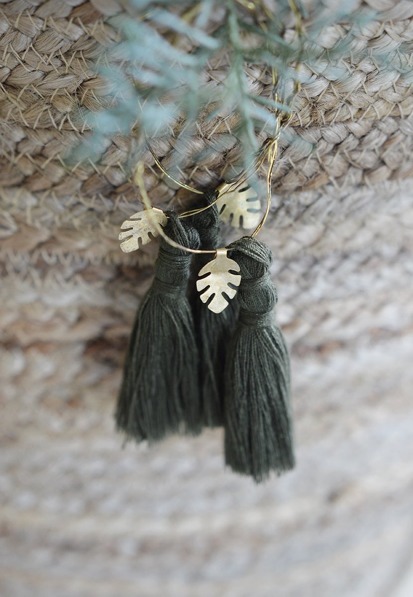 DELIGHTtweet's tweet photo. O R N A M EN T S • cotton tassel and a golden leaf metal wire ornament. Perfect for a branch or in your Christmas tree (yes, Christmas is on my mind😊) #EasyandJoyful #christmas #nordic https://t.co/GSb8LrC49w