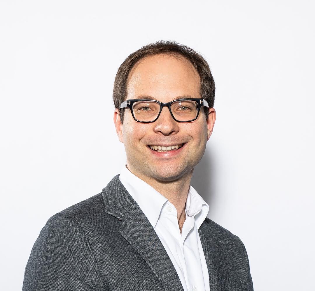 Connecting people and connecting digital assets: as a Solution Architect, Günther interlinks multiple Syncier ventures. He also organized the weekly Syncier bouldering session to raise the thrill factor. Interested? Join us! syncier.com/en/career
#insurtech #joinus #digital