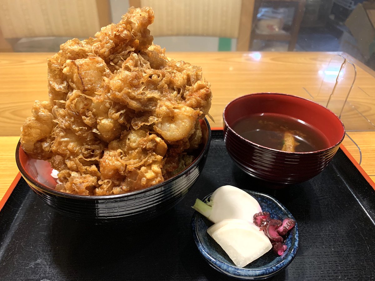瑠奈 天丼 うなぎ割烹 大黒家 吉原で美味しい天丼が食べれなかったので 浅草にある大黒屋へ 今回はほたて 小海老 たまねぎの かき揚げ丼です 7月に食べたのは天丼 獅子唐の天ぷらがサービスでした 東京のタレがかかった天丼は本当に美味しい W