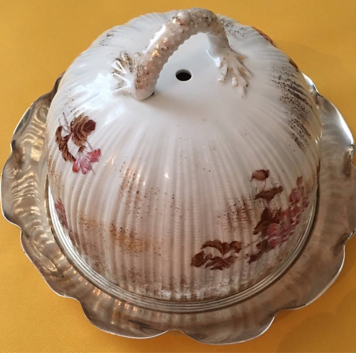 loveretrocrafts's tweet image. 1870s Antique Cake / cheese Dish // Victorian Aurora SPMFG &amp;amp; CO warranty 14 // Silver Plate, hand painted Porcelain cover // Rare Item etsy.me/36ji3uO #victorianaurora #auroraspmfgco #antiqueobjects #rareobjects #rareantiques #victorianantique