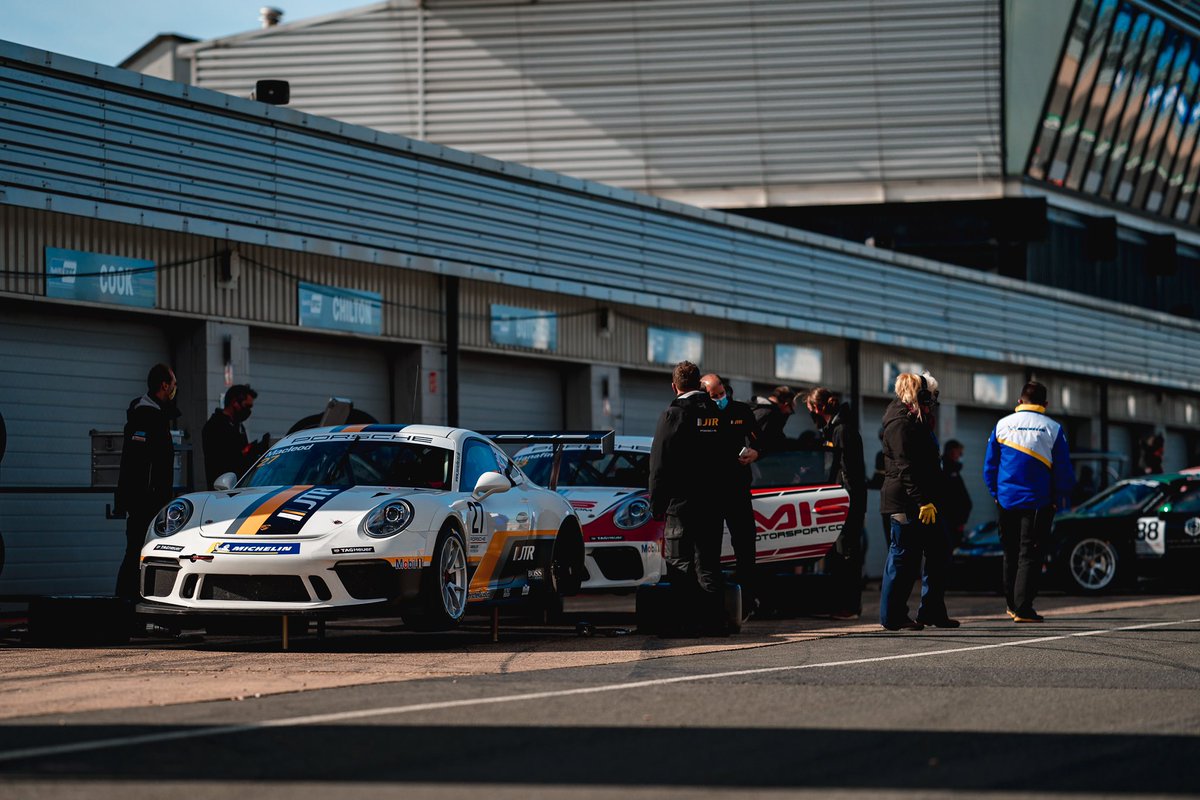 Team_JTR_'s tweet photo. #TinTopTandyTuesday #TinTop #TeamTandyTuesday #Porsche #CarreraCupGB🇬🇧 #911GT3Cup
#TeamworkMakesTheDreamwork
🔶#TeamJTR🔶#TeamTandy🔶
#FollowTeamJTR🔶#TandyLand🔶 https://t.co/IBGU6Mlwpi