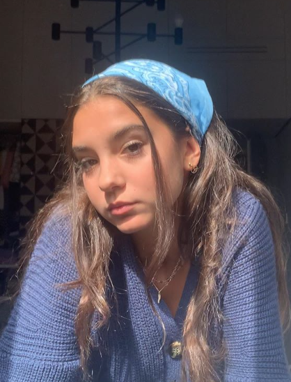 SuiteBenedict's tweet photo. Tuesday 90s outfit on spot😈 #suitebenedict #sblovers #suitegirl #TuesdayMorning #90sfashion #outfit https://t.co/POWwOe6esp