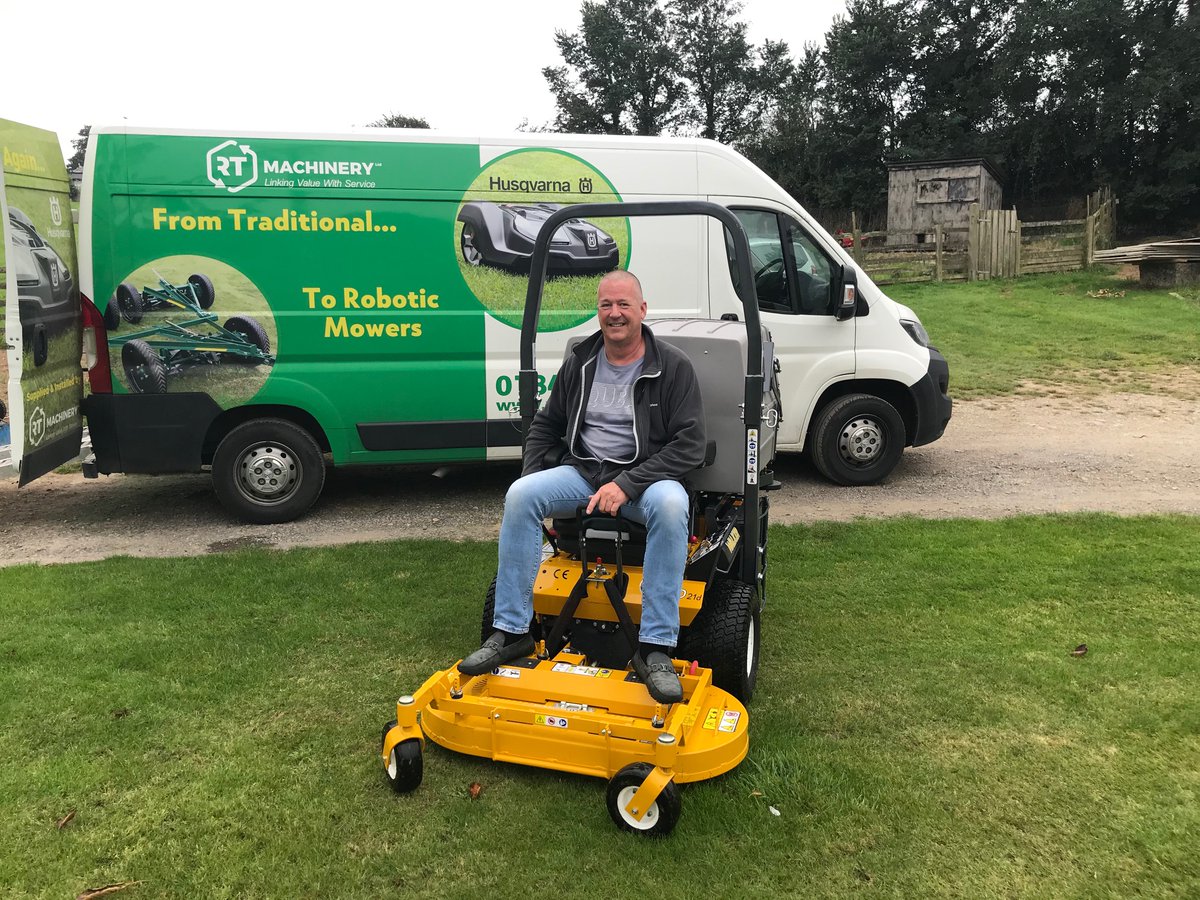 RTMACHINERYLTD's tweet photo. A new Walker D21d ride-on mower, complete with zero-turn and high tip emptying, delivered and installed for a very happy Stephen! 😃😃🌱🌱 @WalkermowersUK  @walkermowers https://t.co/VwJtXOUQao