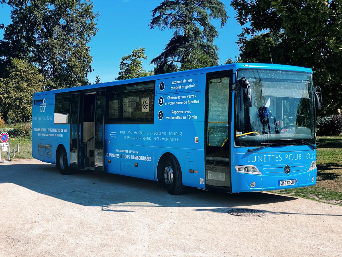 LunettesPrTous's tweet photo. Dans certaines régions, il est très compliqué voire impossible d'obtenir un rdv chez l'ophtalmo. Dans la continuité de notre mission : nous avons décidé de lancer notre Bus ! Examen de vue gratuit ! Repartez avec votre paire de lunettes en 10 min ! 

#lunettespourtous #opticien https://t.co/RZXa5RWIQl