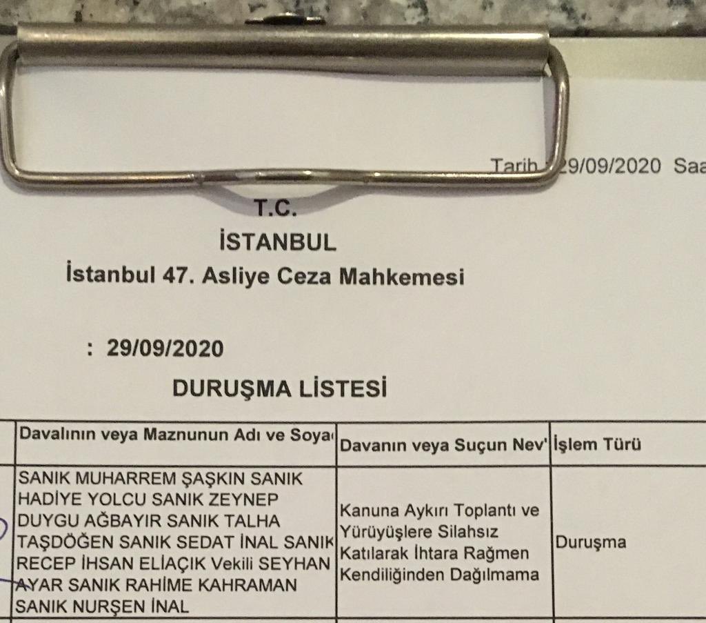 Çağlayan Adliyesi’nde, ekmeğini bölüşenlerin, bir sofrada buluşanların, tokluğu değil açlığı paylaşanların yargılandığı duruşma başladı. Hala buradayız, savunuyoruz! #yeryüzüsofrasıyargılanamaz @ihsaneliacik @AntiKptlMuslim @YeryuzusofrasiG