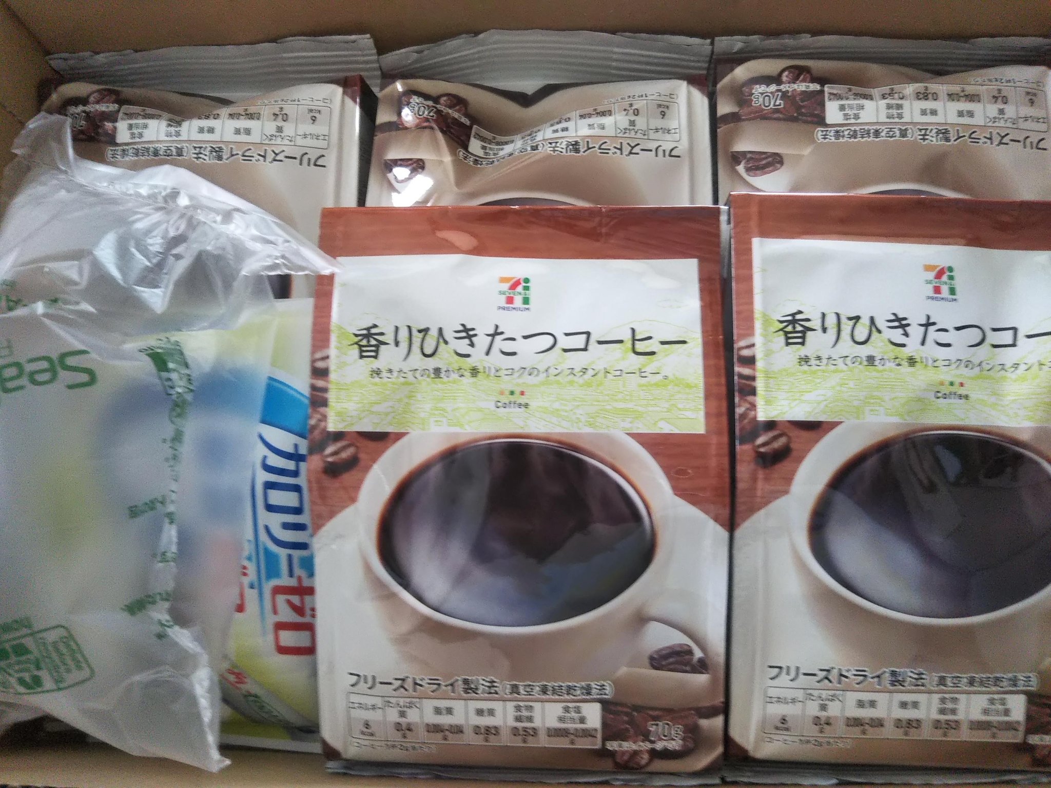 たかぴん セブンアイのインスタントコーヒーの 香りひきたつコーヒー が大のお気に入り 三重県だとセブン イレブンでしか購入出来ず 売り切れてる時も多い なのでセブンアイの ネットショッピングで5袋購入した 香りひきたつコーヒー セブンアイ