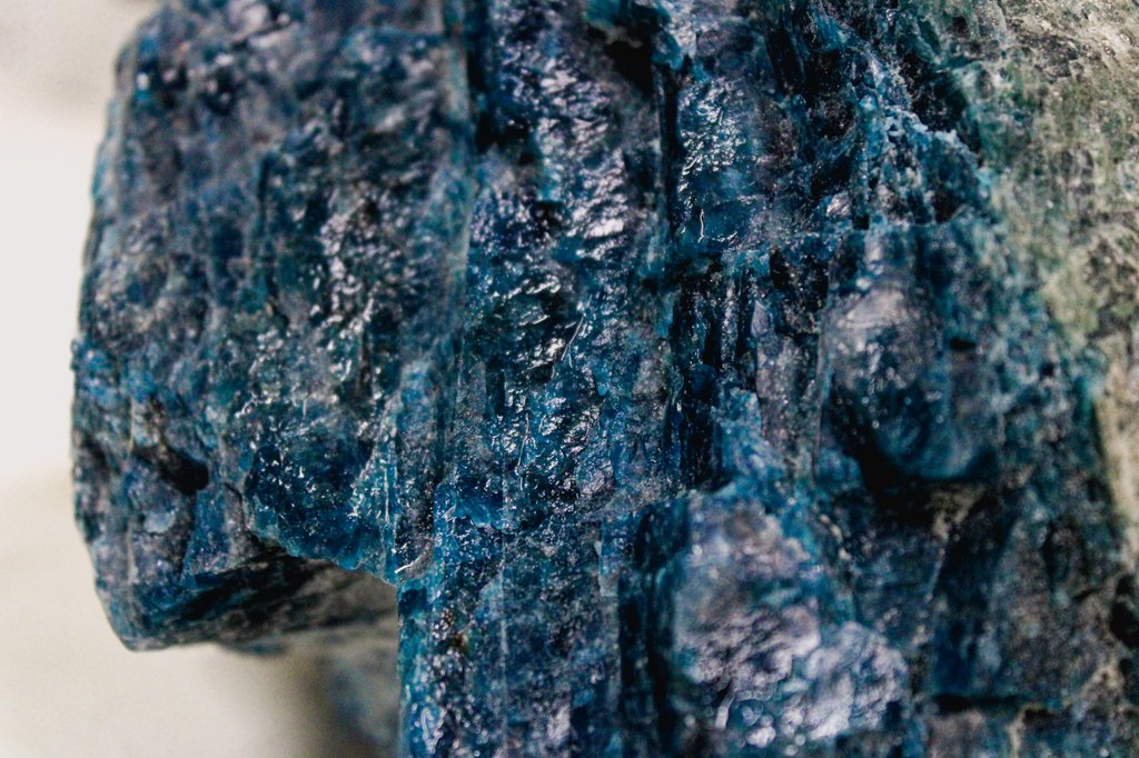 Labradoritado's tweet photo. Apatita. Ca5(PO4)3(OH, F, Cl) ⛏️🔎
Mineral cuja a fórmula química é encontrada na composição óssea.
.
Canon T7, EF-S 55-250 mm
.
#apatita #apatite #mineral #geology #geologia #blue #canon_photos #canonwhatelse #omelhorclick #photography https://t.co/0HHkiXiMMz