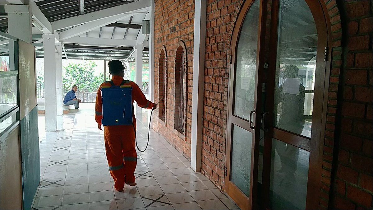 mustadhafin's tweet photo. Dana Mustadhafin bersama para relawan kembali melakukan khidmat kpd masy melalui layanan Fogging & Penyemprotan Desinfektan secara Gratis.
Keg dilakukan di 2 tempat berbeda yaitu: Citayam & Ciputat.
#pedulidanterpercaya #visitsehat #fogginggratis #cegahcovid19 https://t.co/fRB3Xi5LmR