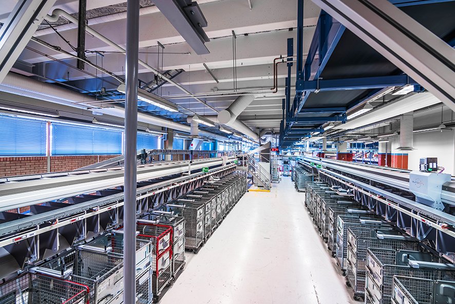 HStorage's tweet photo. PostNord opta por el clasificador Dual Split Tray de EuroSort #EuroSort #clasificación #intralogística https://t.co/ZvgWp6Fs6f https://t.co/Bh2jdtYMVT