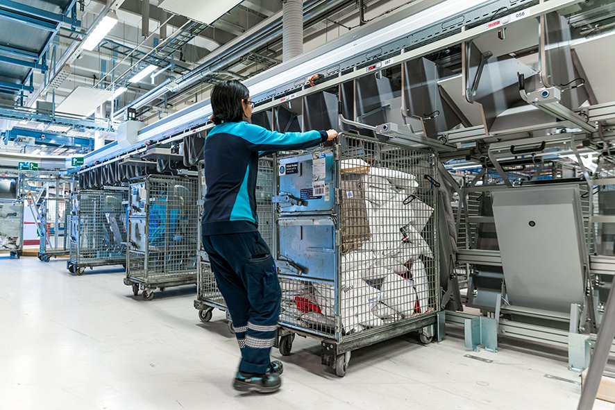 HStorage's tweet photo. PostNord opta por el clasificador Dual Split Tray de EuroSort #EuroSort #clasificación #intralogística https://t.co/ZvgWp6Fs6f https://t.co/Bh2jdtYMVT