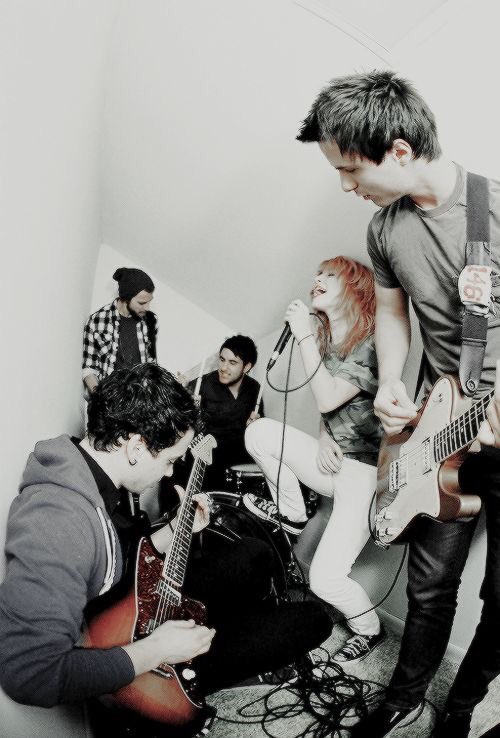 OutParamore tweet picture