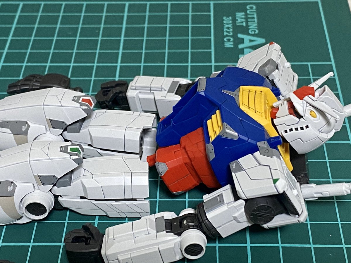 Kazu Factory めちゃスローペースですがコツコツと進めてます スネ横のステッカー破りましてテンパリましたが諦めましたw水じゃないシール苦手 メラミン艶消しハマりそうです 横浜ガンダム ガンダムファクトリー横浜 ガンプラ メラミンスポンジ