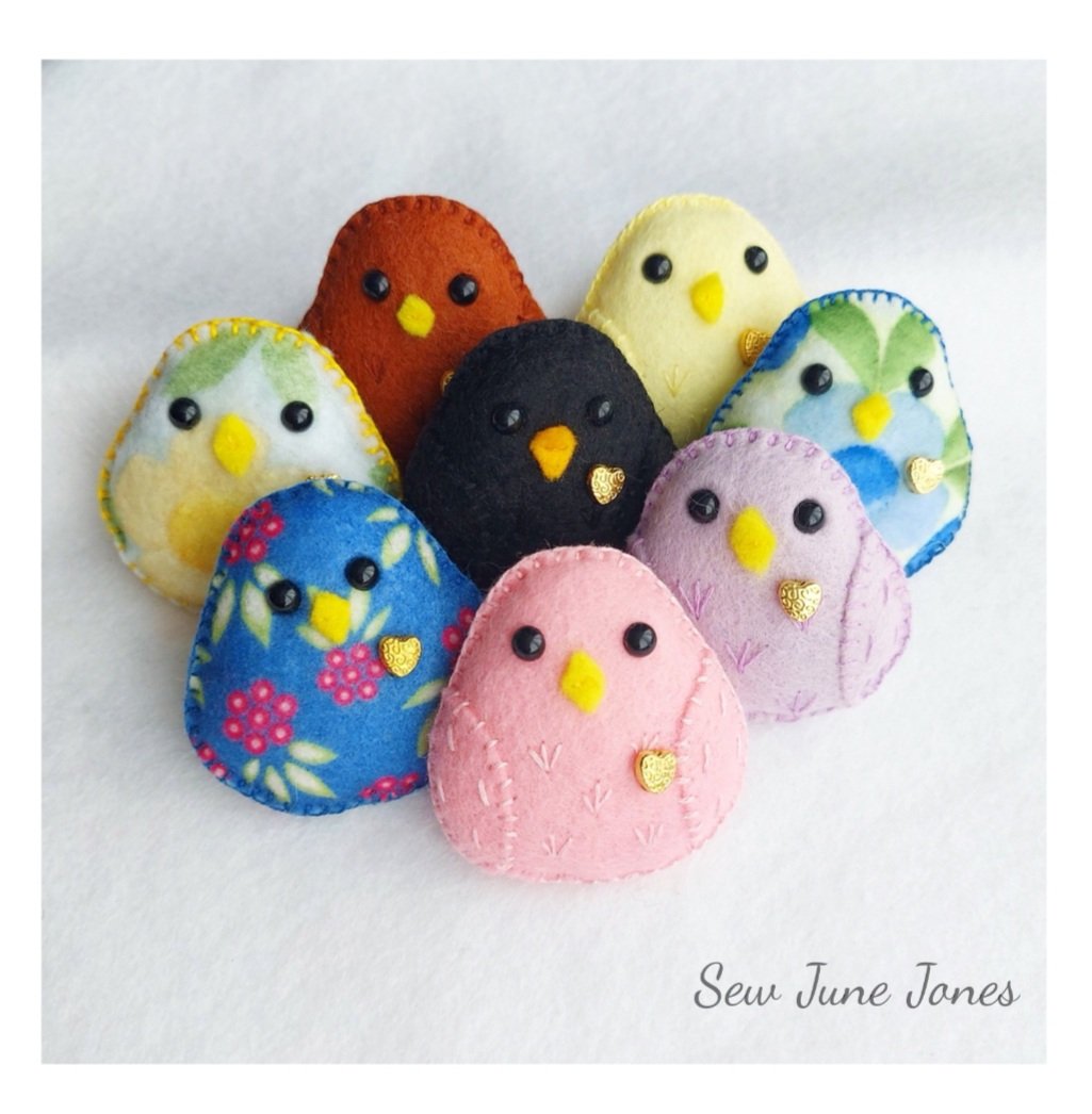 sewjunejones's tweet photo. Good morning! I listed these little cuties last night and still have more to make. Keep your eyes 👀 peeled for some new colours.
#worrybirds #etsy
https://t.co/tFrQS1hKaY https://t.co/KUSkKkWP4L