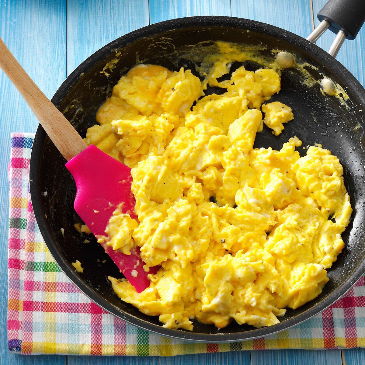 Eggs are a fantastic source of high-quality protein! Eggs are also rich sources of selenium, vitamin D, B6, B12, zinc, iron, and copper! Eggs are one of the BEST breakfast foods that you can eat! Retweet if you love eggs! 😋🍳 #eggs #health #healthy #breakfast #yum #yummy #food