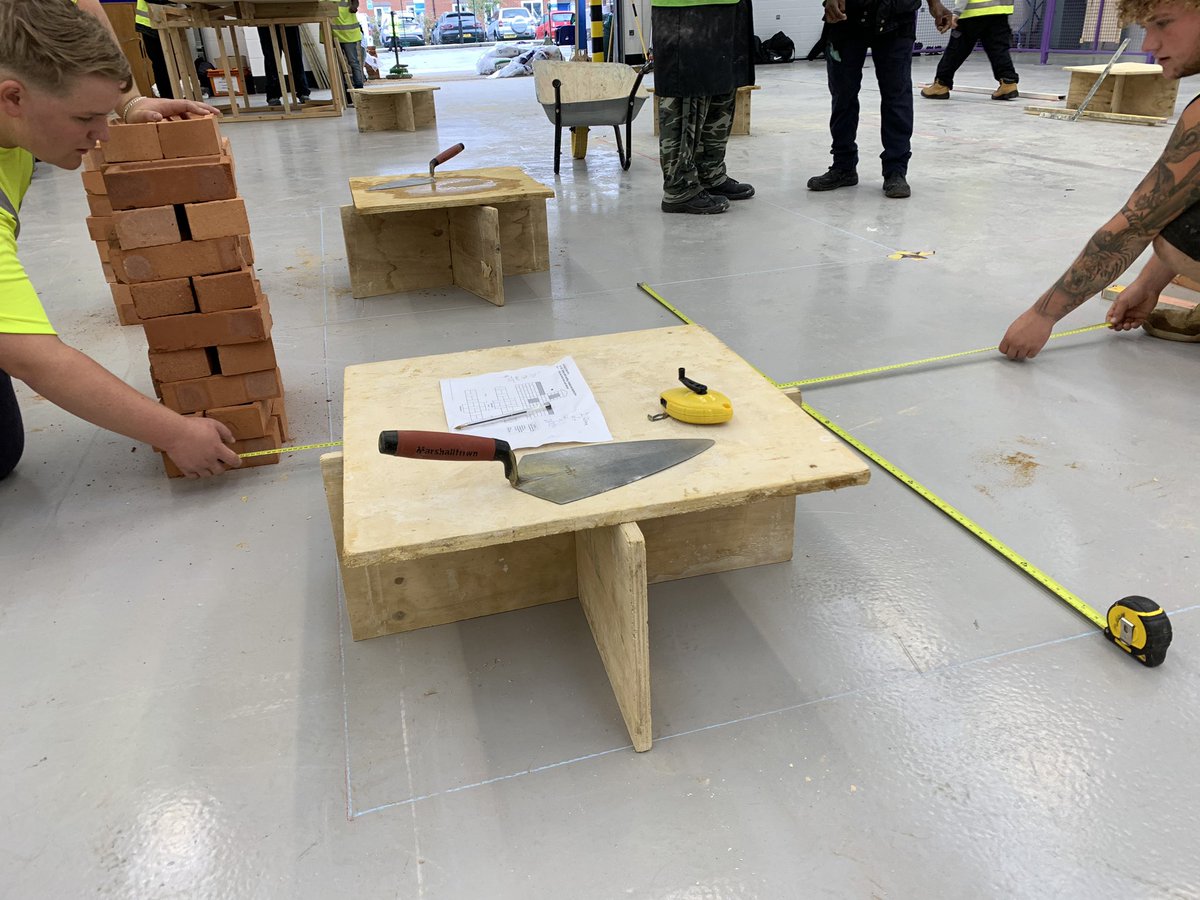 ParkRoyalCol's tweet photo. Our bricklayers setting out for their first training task. https://t.co/9zAq9R6RNJ why not see what we can offer you? Construction is an industry that never stops! #construction #westlondon #education @westlondoncol https://t.co/uXU54HcEdY