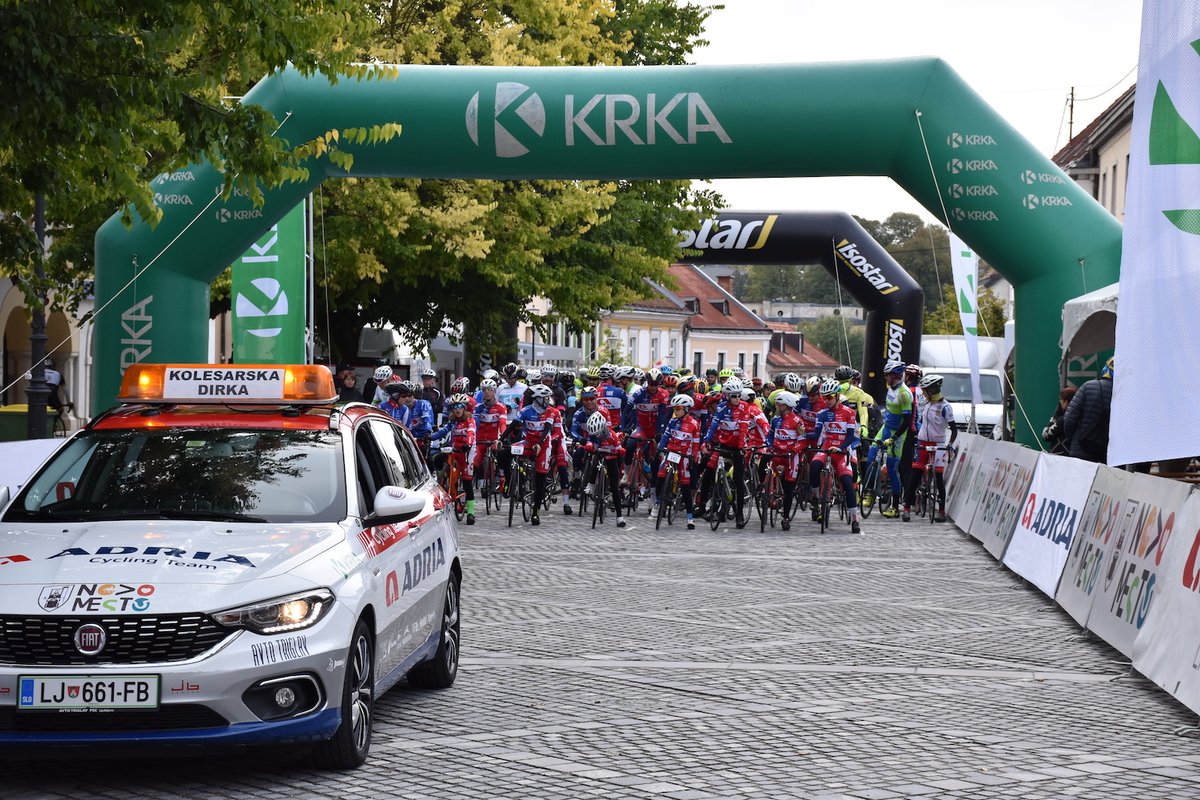 AMcyclingteam's tweet photo. Kljub deževnemu in hladnemu vremenu je za nami zelo uspešen maraton Po dolini reke Krke. Hvala vsem udeležencem, se vidimo naslednje leto! #maraton #krka #adriamobil #novomesto #jbcenter
https://t.co/Gbd8CzkqmV https://t.co/mfDnGuMDPP