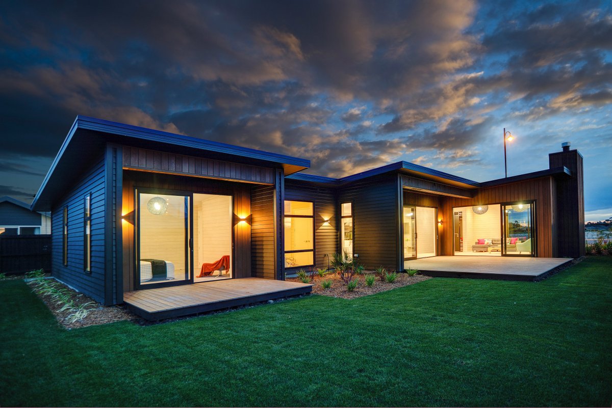 дом с панорамным окном скандинавия. финский дом хонка одноэтажный проект. скандинавский стиль дома с панорамными окнами. скандинавский стиль дома с панорамными окнами. мансардный дом с панорамными окнами.