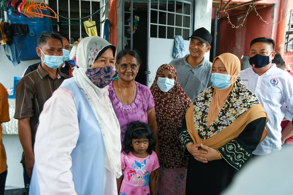 zuraida_my's tweet photo. Hasil lawatan ini memperlihatkan keadaan 478 unit rumah tidak lg selamat untuk diduduki dan memerlukan pembinaan semula mengikut Dasar Perumahan Negara. 

KPKT berharap agar Kerajaan Negeri Selangor menyambut saranan &amp; cadangan krajaan pusat supaya jalan penyelesaian dpt dicapai. https://t.co/uDhbpB6N5H