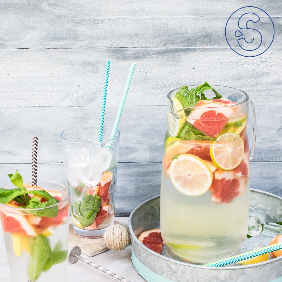 ¿Buscas una bebida refrescante llena de vitaminas?❄😍
Pruebe esta deliciosa infusión de cítricos y menta. ¿Qué es lo que necesitas? 
☑️ Un pomelo 🍊
☑️ Un limón 🍋
☑️ Algunos tallos de menta 🌿
☑️ 1L de agua tratada por #SoluCalc 💦

#Watersoftener #Co2Alimentario #Fontaneria