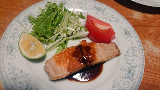 前に作ったソースが残っていたのと鮭があったので、再び鮭のムニエル!おいしい(^.^) 