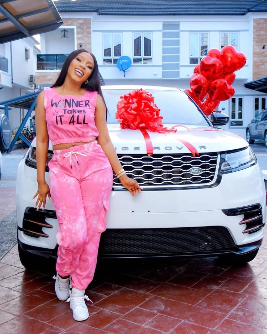 real_mercyeke's tweet photo. I want it, I got it, I want it, I got it🗣
Couldnt think of a better way to spoil myself today after an amazing year💃🏽💃🏽💃🏽💃🏽💃🏽
HAPPY BIRTHDAY TO ME🎉🎉🎉🎉🎉🎉 from me to me...Range Rover velar!!!!!! #QueenOfHighlights #MerMoneyIs27 https://t.co/whNumle8oY