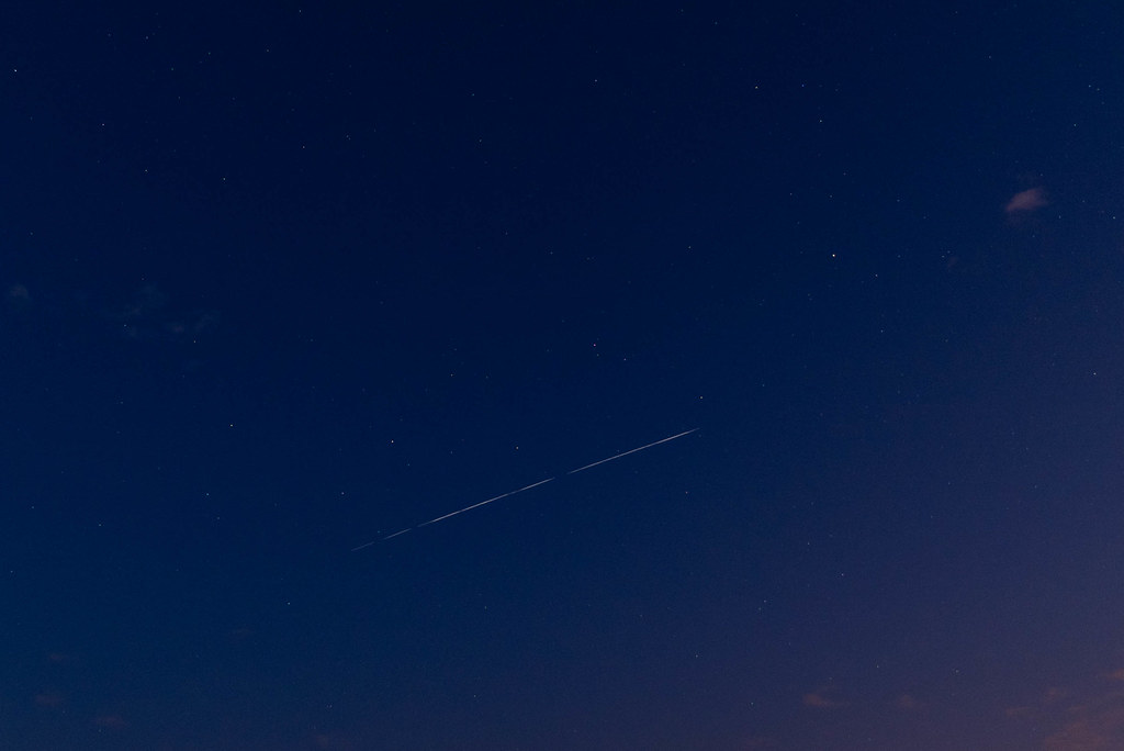 Wetenschapscafe's tweet photo. Musk - sloper van de hemel? Tijdens #WorldSpaceWeek treden @AstroStijn en Glenn Van den Meerssche met elkaar én met jullie in debat over de satelliettreintjes van #SpaceX. Woensdag 7 oktober om 20u op de #UGent Volkssterrenwacht Armand Pien of online:
https://t.co/kmOCSyPZ0p https://t.co/gaa1CyiYGA