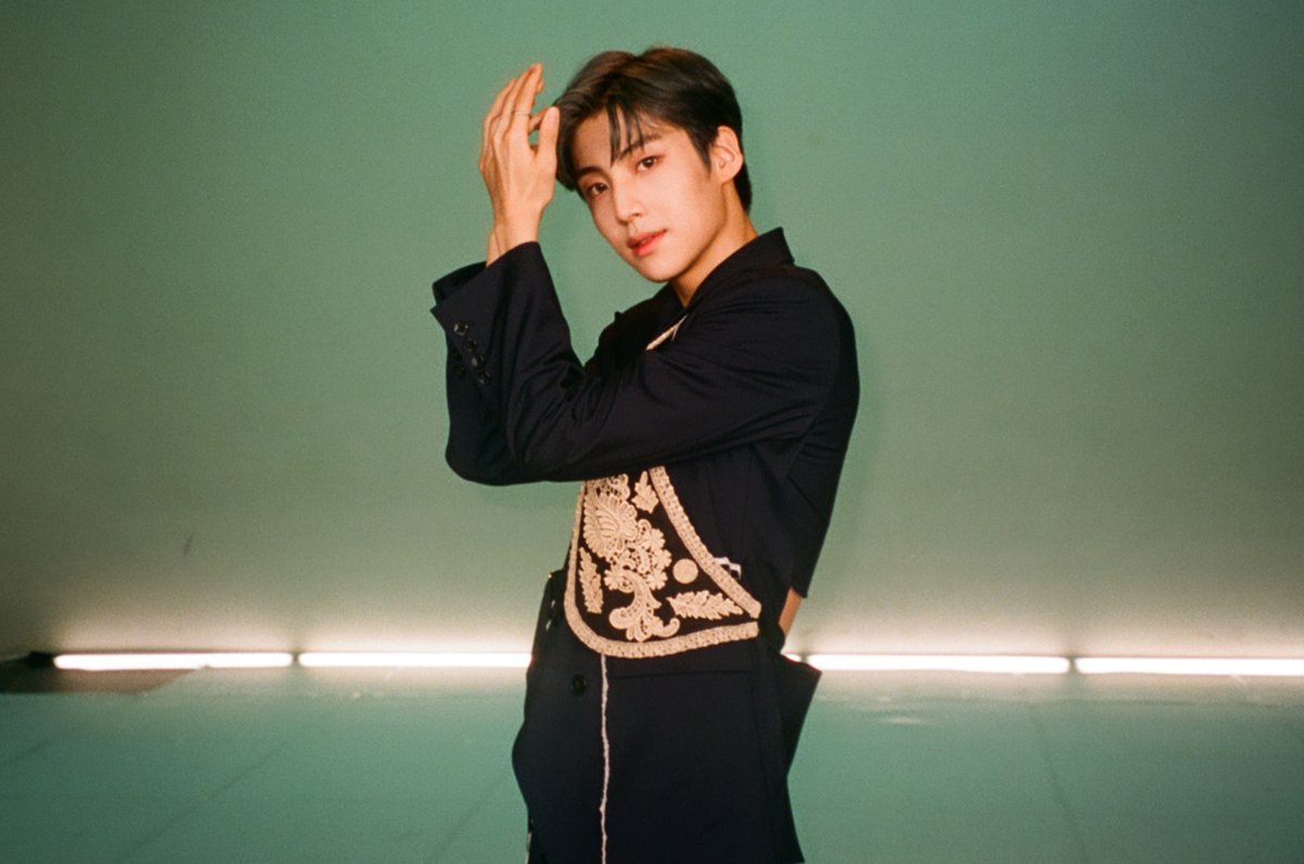 M2MPD's tweet photo. 필름카메라로 기록한 9월의 추억📸 10월에도 쭈욱 엠투와 함께해요❣ #9월의엠투 #M2film #릴레이댄스 #이은상 #LeeEunSang @LES_BNM https://t.co/lBv1t8rhW7