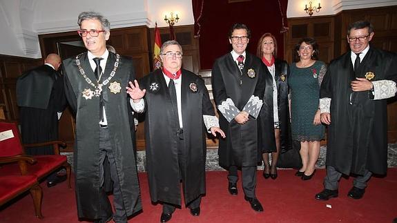 NoaGresiva's tweet image. ¿Confías en la Justicia española?

RT = NO

Fav = SÍ