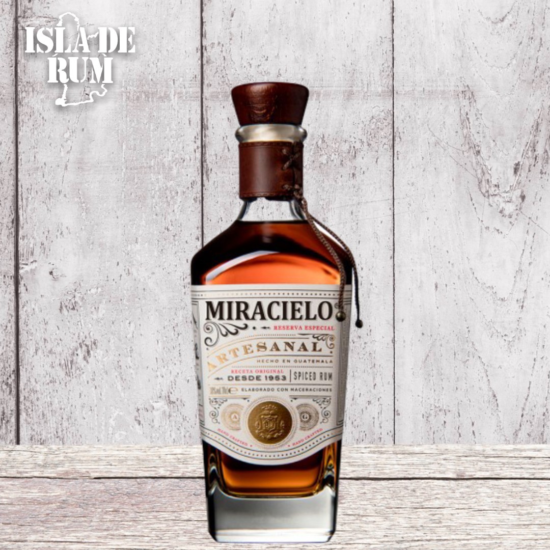 #Miracielo Spiced #Rum è prodotto artigianalmente in #Guatemala. È un rum speziato la cui ricetta originale proviene da “La Antigua Guatemala de 1953”.  Scopri i dettagli e le note di degustazione sul sito.
isladerum.com/prodotti/rumec…
#isladerum