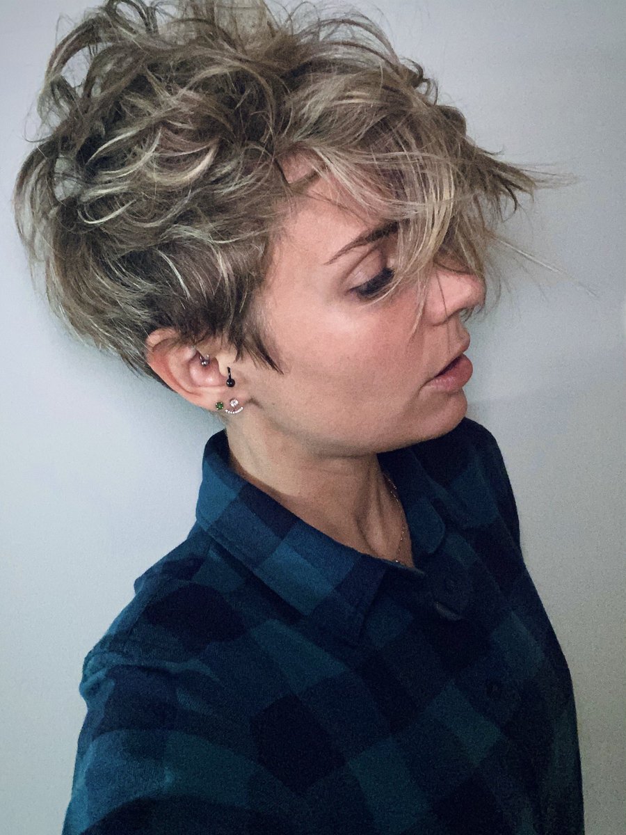 camiyou's tweet photo. Parce que je suis fan de mes cheveux ce matin 😍😍
#pixiecuts #hairsefie #nofilter #pointcapillaire https://t.co/qY9MPkIIBO
