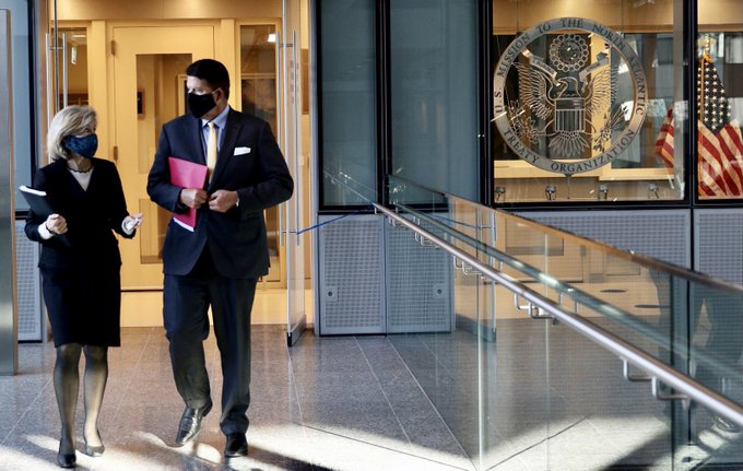 NATOpoRusski's tweet image. .@USAmbNATO: Сегодня в штаб-кв. @NATO Кейт Крач @State_E обсуждает с союзниками #CleanNetwork, безопасность #5G и наши общие цели в обл. экономики и безопасности. #НАТО работает над минимизацией долгосрочных угроз конфиденц-ти и безоп-ти данных со стороны разных злоумышленников.